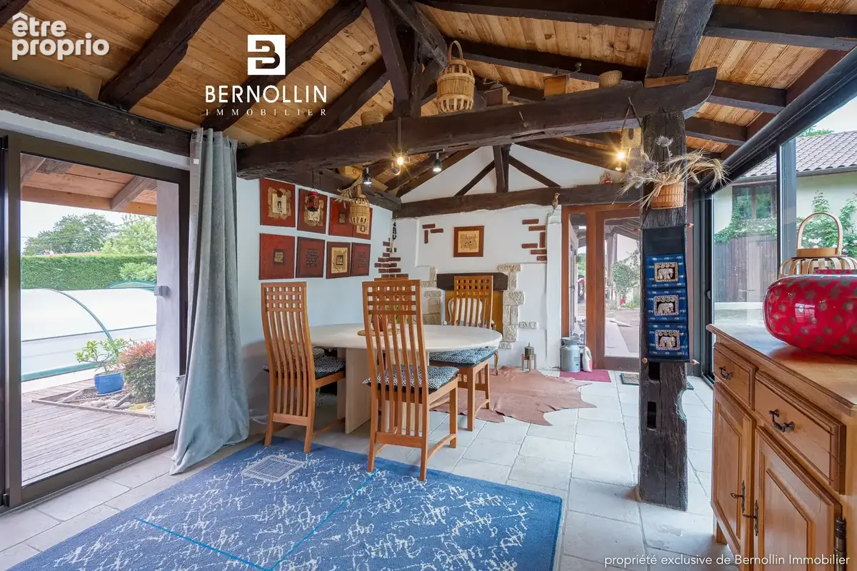 COUP DE COEUR à Curtafond - Propriété de charme de 300 m2 - 11 pièces - photo 6