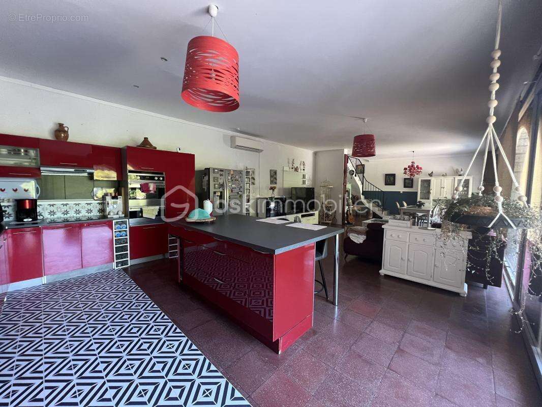 Maison de caractère avec piscine, sauna et fort potentiel à Vals-les-Bains - photo 8