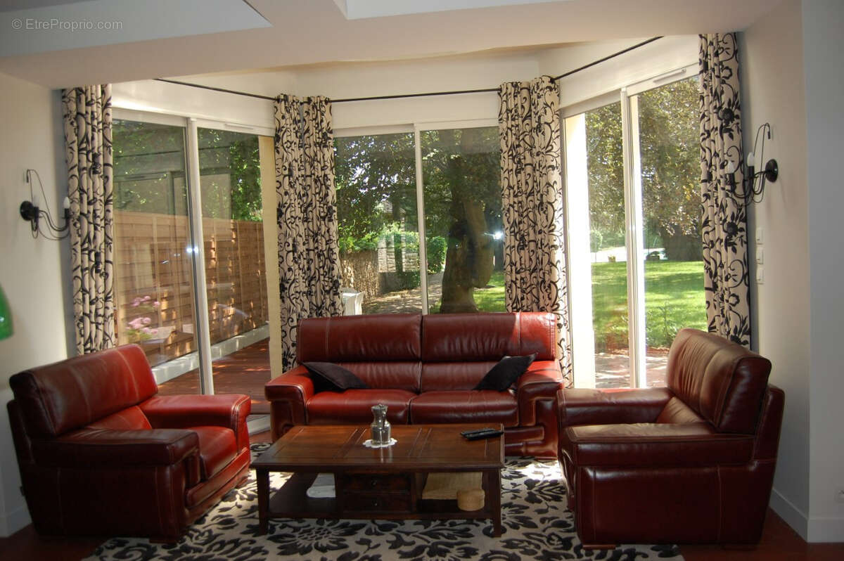 Maison à VARENNES-JARCY