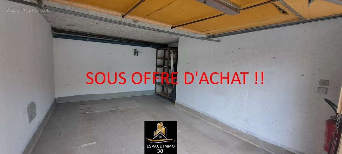 Parking à LE PONT-DE-CLAIX