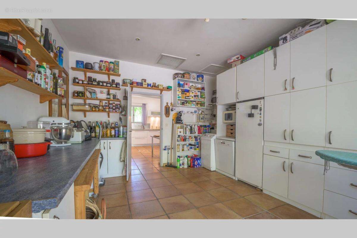 Maison 265 m² à Rognes  - photo 14