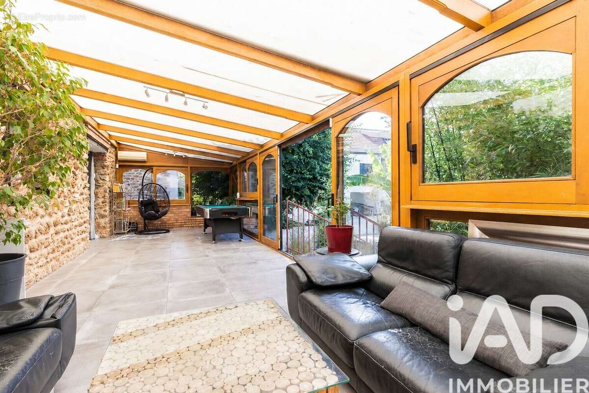 Maison 187 m² à Villeneuve-Le-Roi  - photo 8