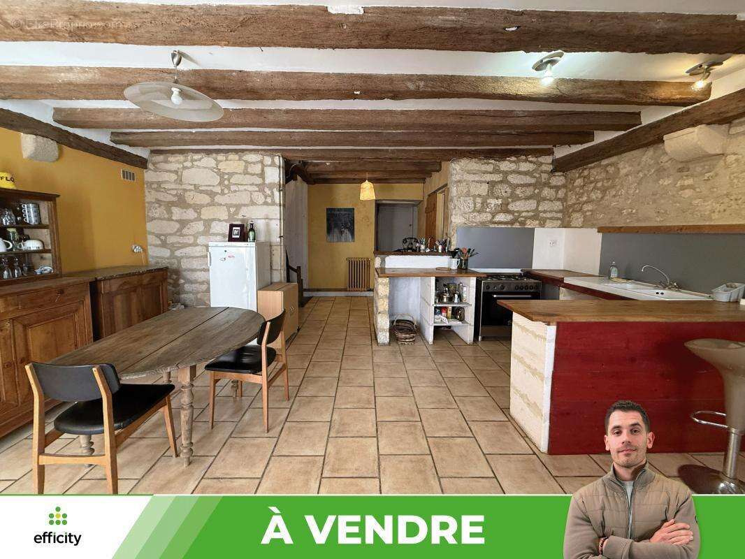Maison 182 m² à Bonneuil-Matours  - photo 2