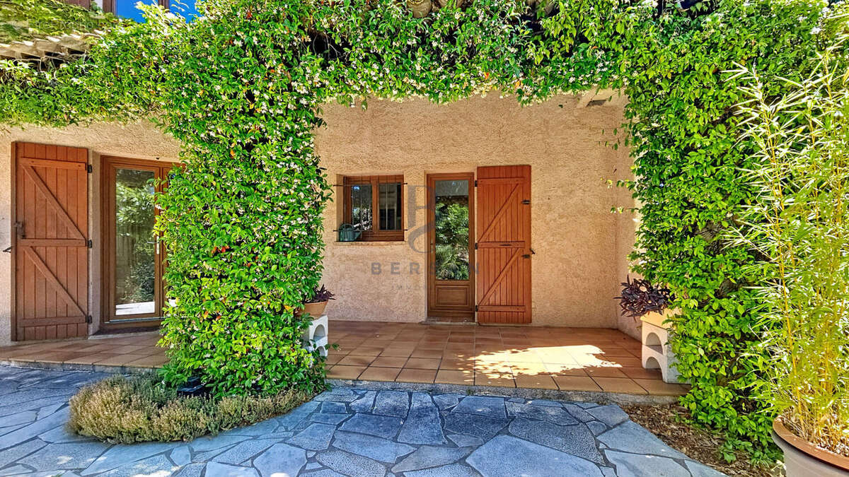 Villa  de charme a la tour de mare  frejus a l'abri des regards - photo 5