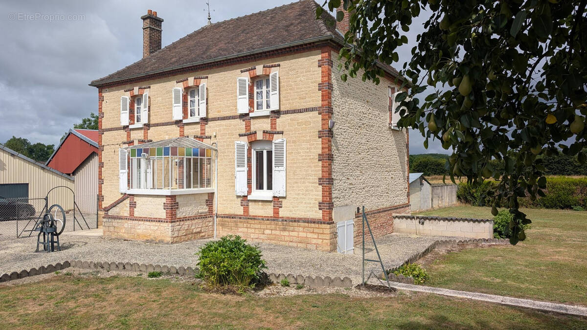 Maison à VILLEMOYENNE