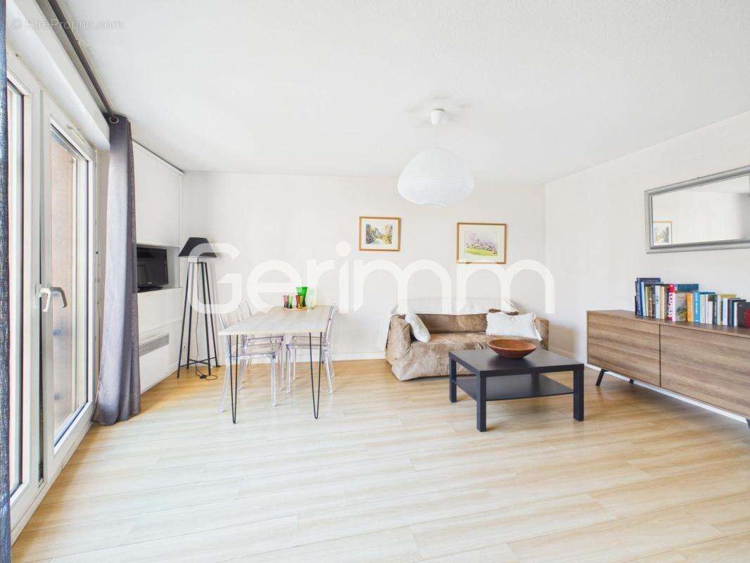 Vente - Appartement - 2 pièces + cuisine - 50 m² - 110 000 € - - photo 4
