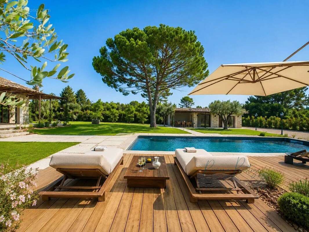 Villa de charme avec vue dans le secteur résidentiel de castellaras - photo 2