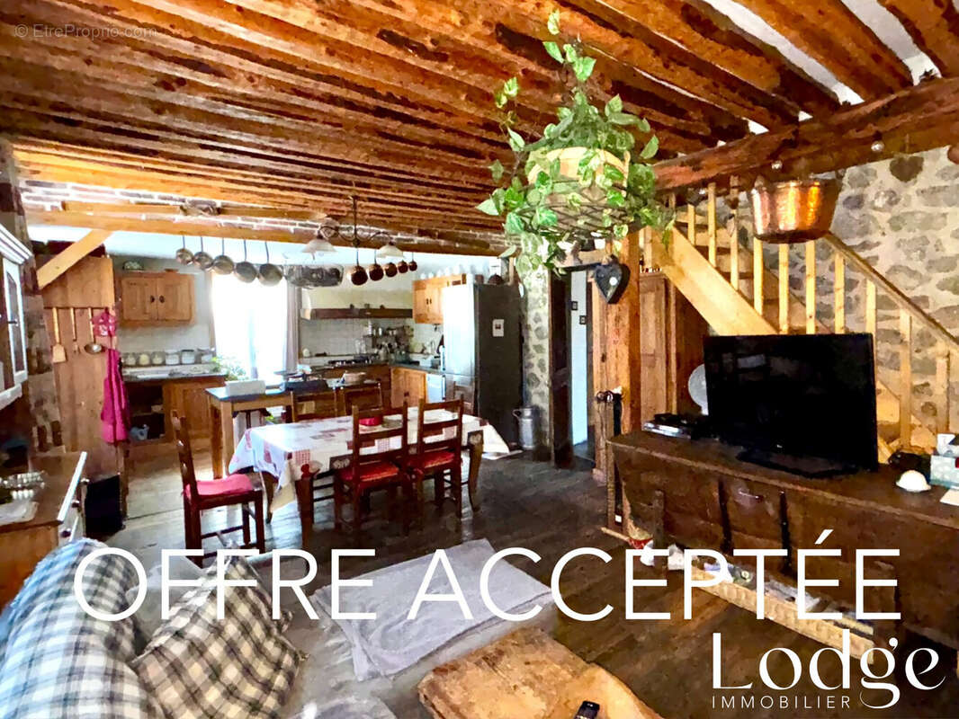 Appartement à SAINT-MARTIN-DE-QUEYRIERES