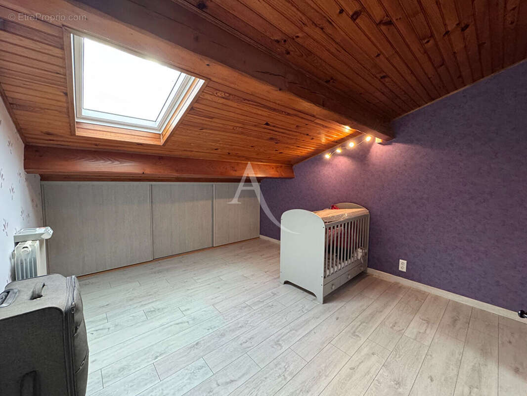 Lisle sur Tarn . Maison de +/- 193 m² - photo 8