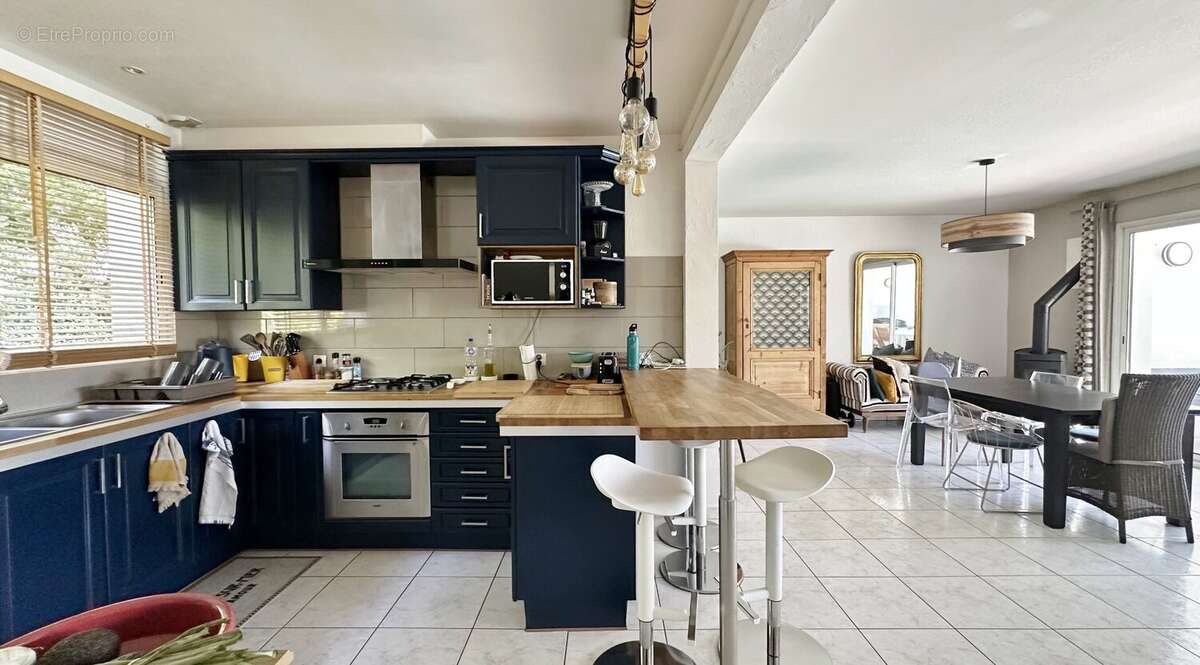 GOLF ET CENTRE VILLE VILLA A PIED POUR CETTE VILLA DE 6 Pièces de 150 m2 sur une parcelle de 800 m2 avec piscine - photo 7
