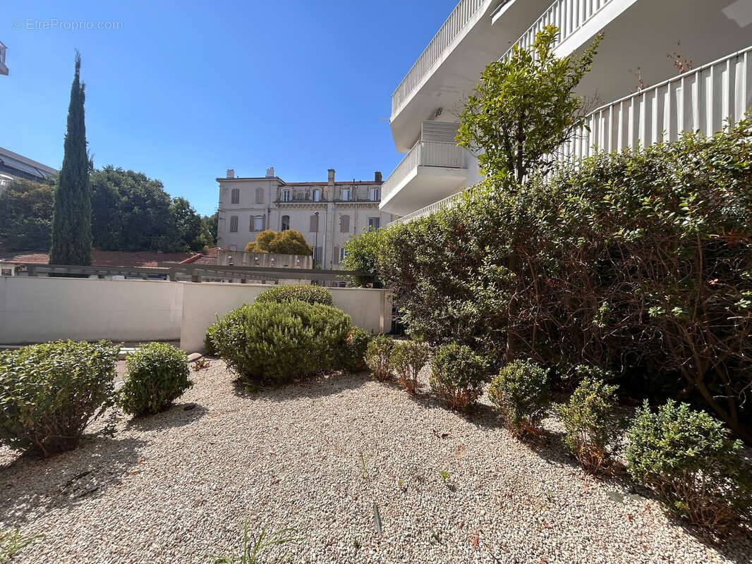 Cannes Centre   À deux pas de la rue d'Antibes, élégant 4 pièces avec grande terrasse - photo 11