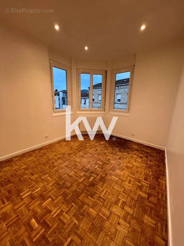 Appartement à LE CHAMBON-FEUGEROLLES