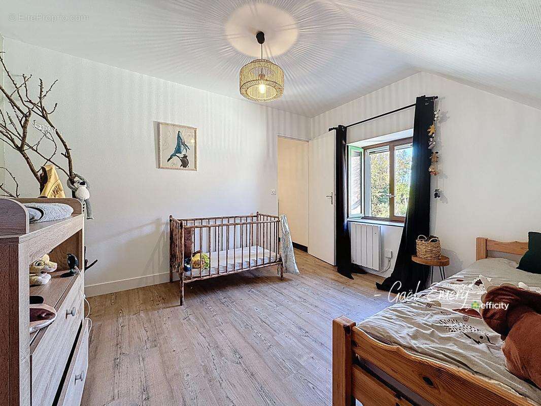 Maison à LE BREIL-SUR-MERIZE