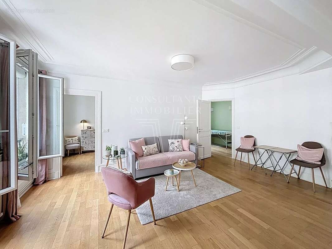 Appartement à PARIS-17E