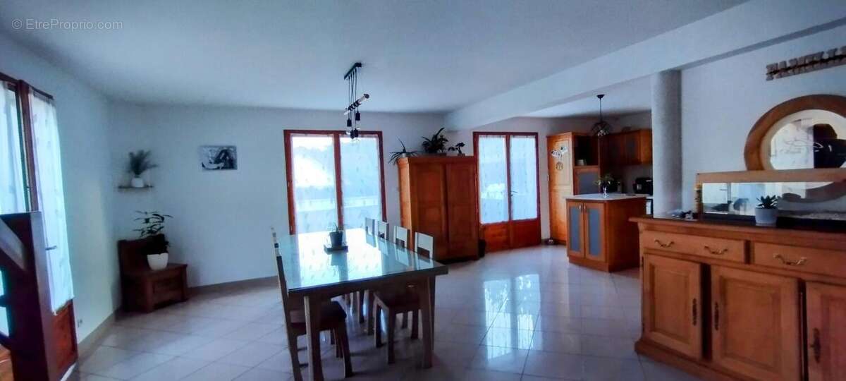 Maison à NEUREY-LES-LA-DEMIE