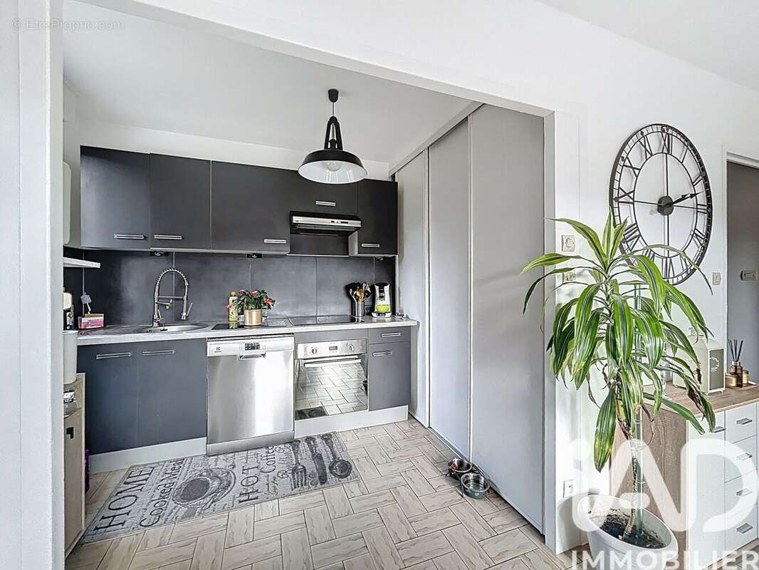 Photo 2 - Appartement à UNIEUX