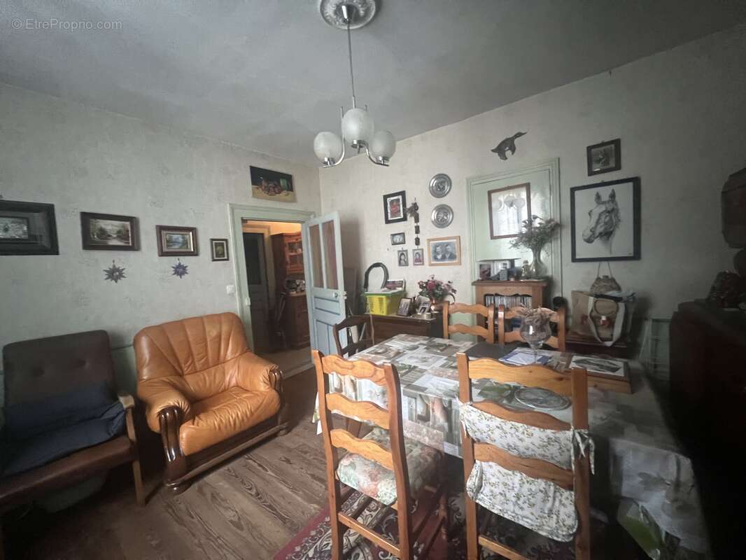 Maison 61 m² à Chateaumeillant  - photo 18