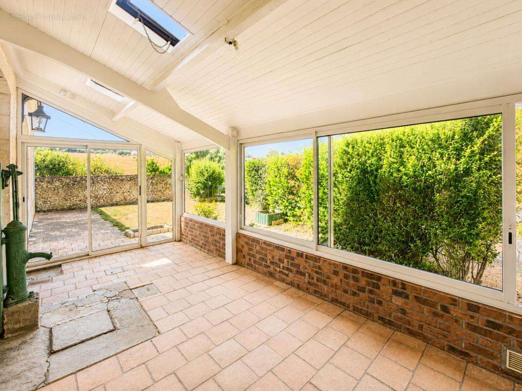 Maison 194 m² à Neuille-Pont-Pierre  - photo 14