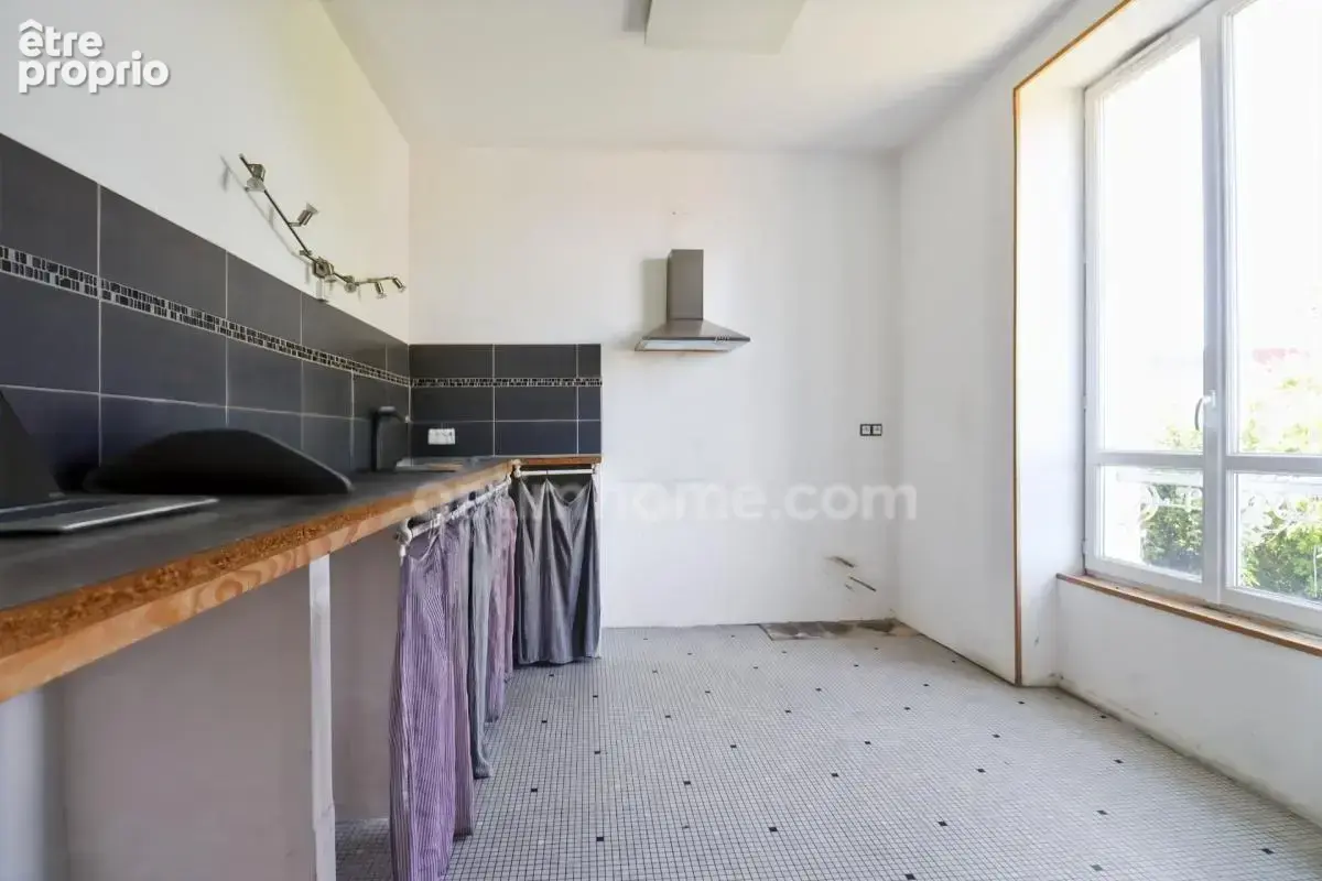 Maison de Charme et de Caractère -175 m² environ - 10 pièces - 7 chambres - Terrain 1450 m² environ - SAINT SULPICE LES FEUILLES - photo 20
