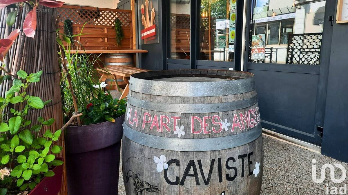 Photo 1 - Commerce à BURES-SUR-YVETTE