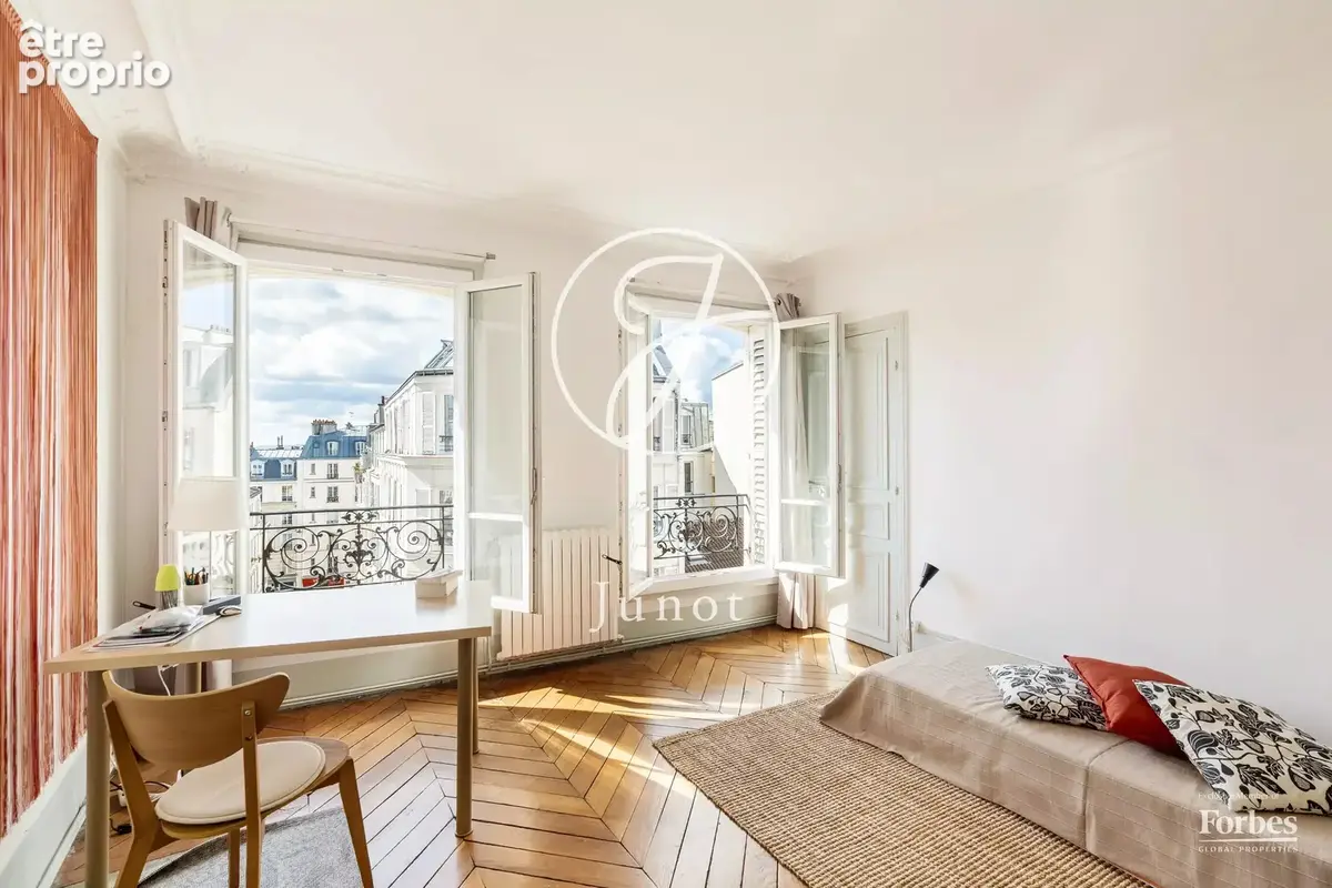 Paris 18e - ABBESSES / RUE DES ABBESSES - Appartement - 5 pièces - 114,06m² Carrez - 3/4 chambres - photo 3