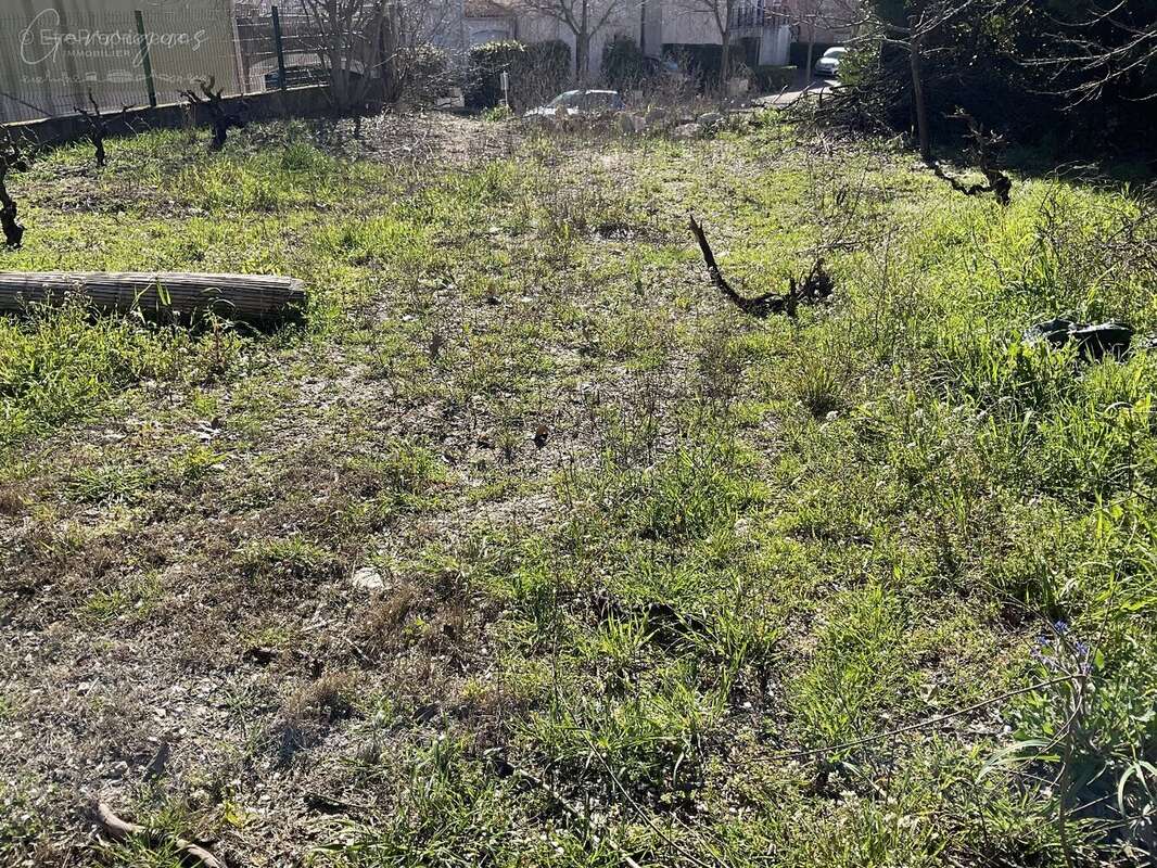 Terrain à CLARENSAC