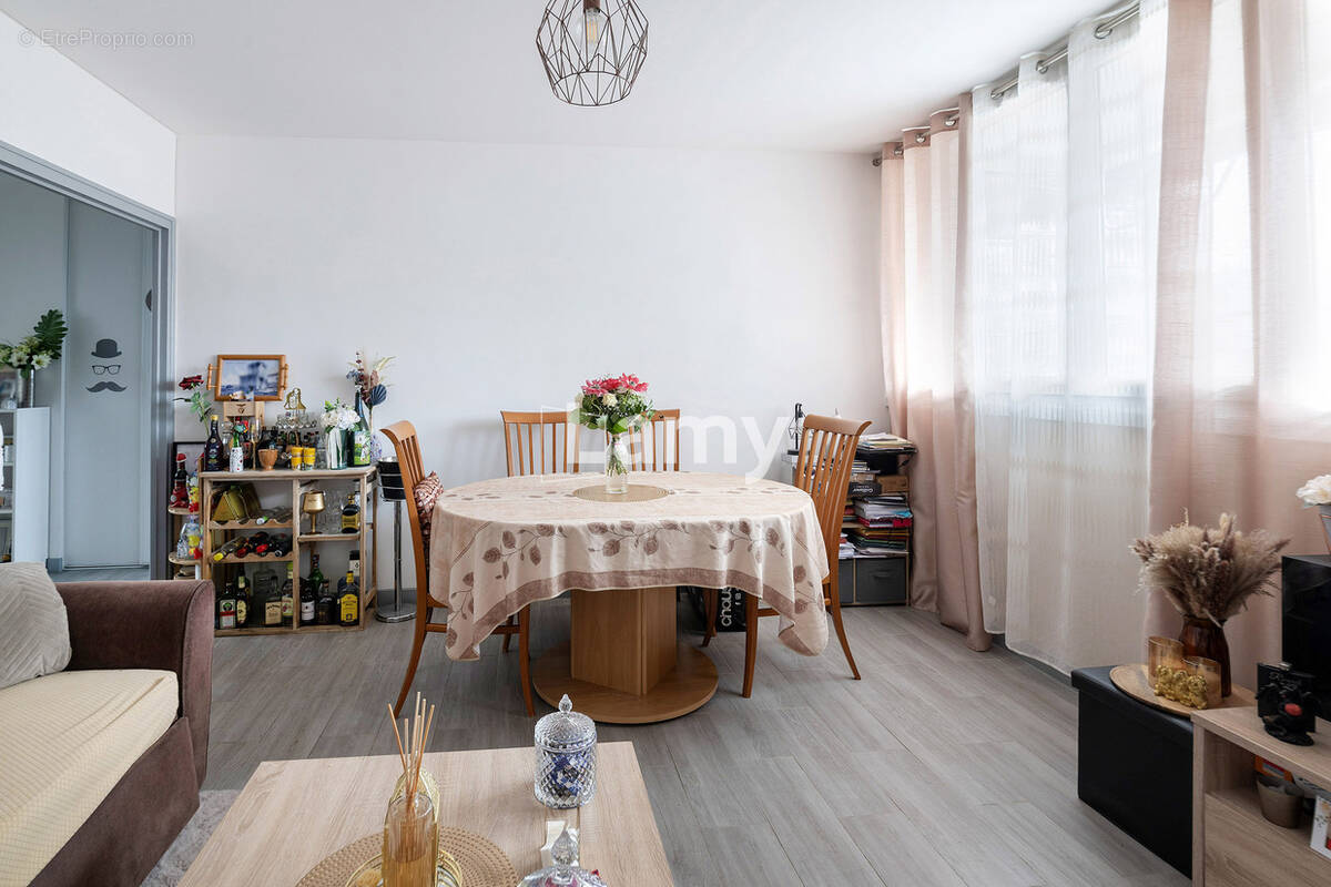 Appartement à SAINT-MICHEL-SUR-ORGE