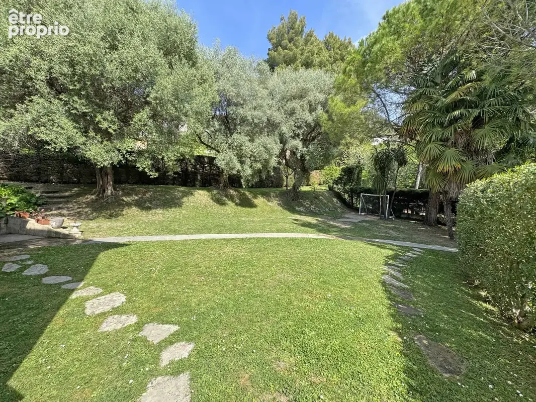 Villa de 222 m2 située au calme avec vue dégagée jusqu'à la mer - photo 17