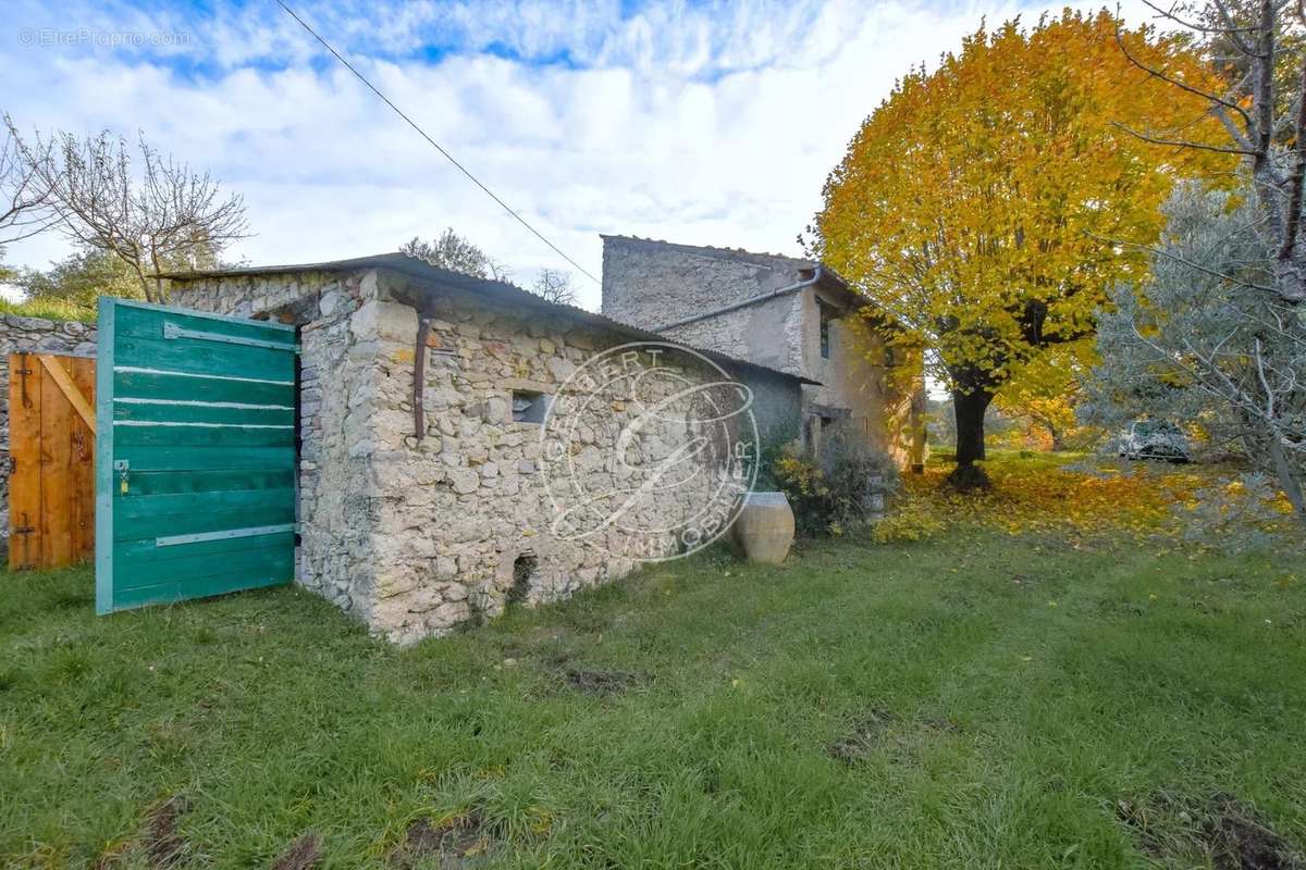 Terrain à MONTFERRAT