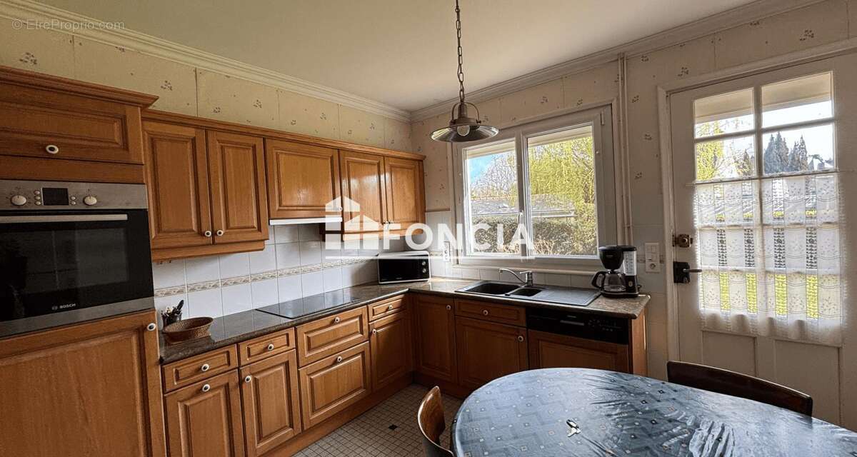 Le Cabellou - A 300 m à pied de la mer - A Vendre Maison avec Vie de Plain-Pied - 5 chambres  - Garage - Bungalow - Terrasses - photo 9