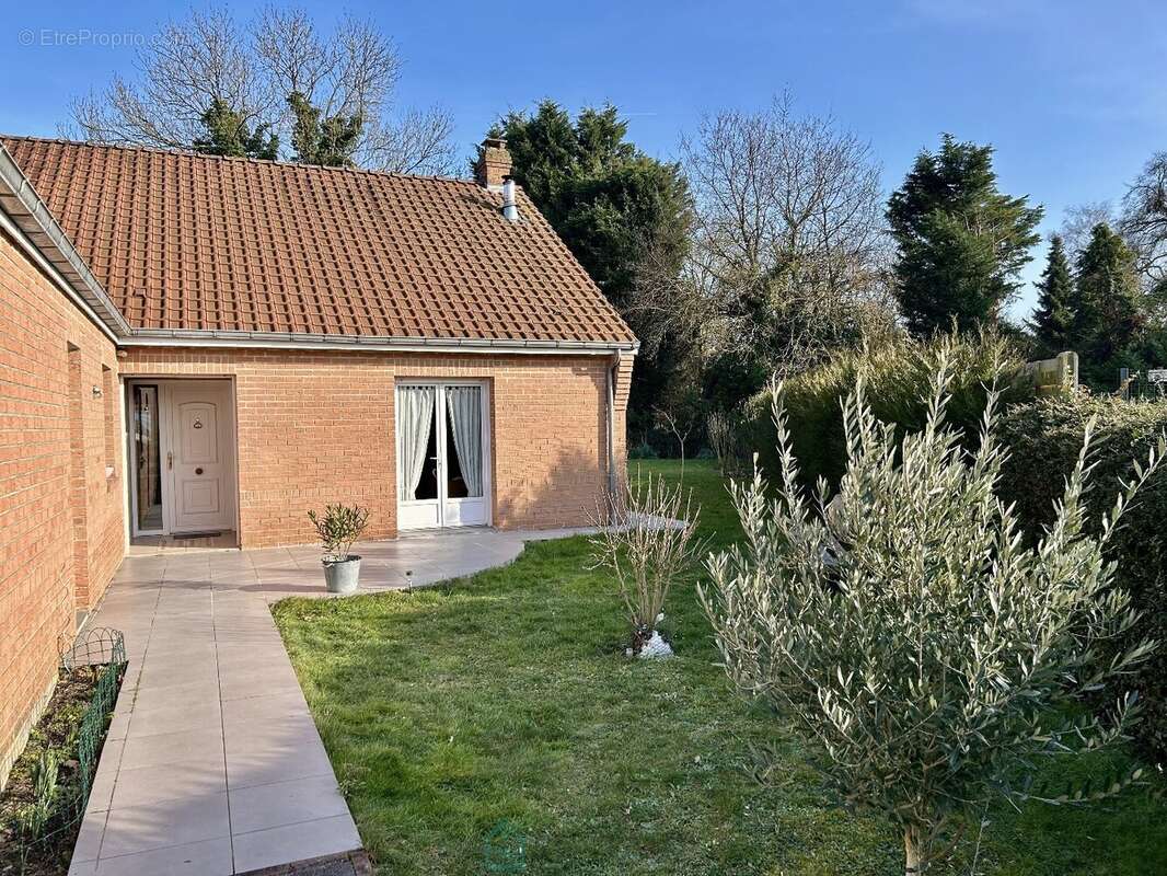 Magnifique plain-pied sans vis à vis avec vue sur champ et château. - photo 3