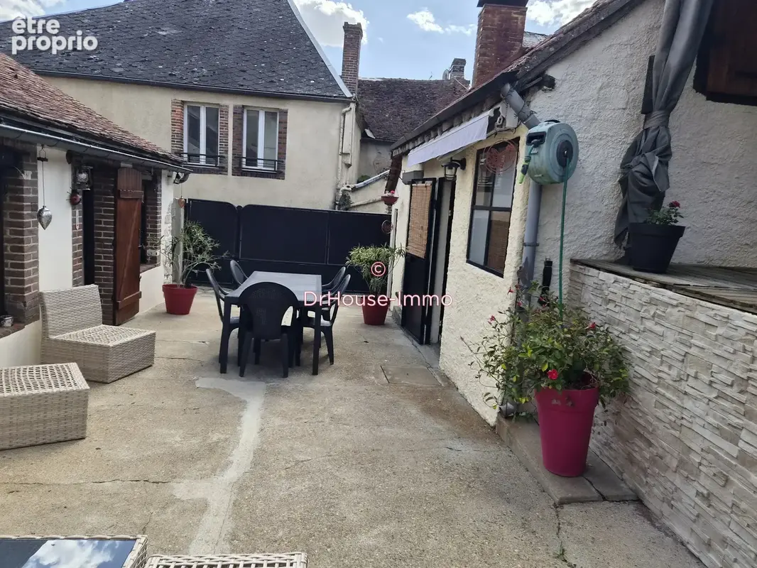 Maison 5 pièces 122 m² à vendre à Saint-Maurice-Sur-Aveyron (45230) - photo 3