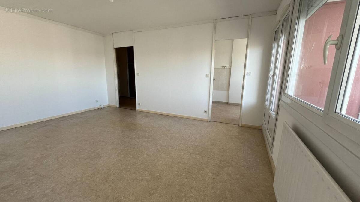 Appartement à LES PONTS-DE-CE