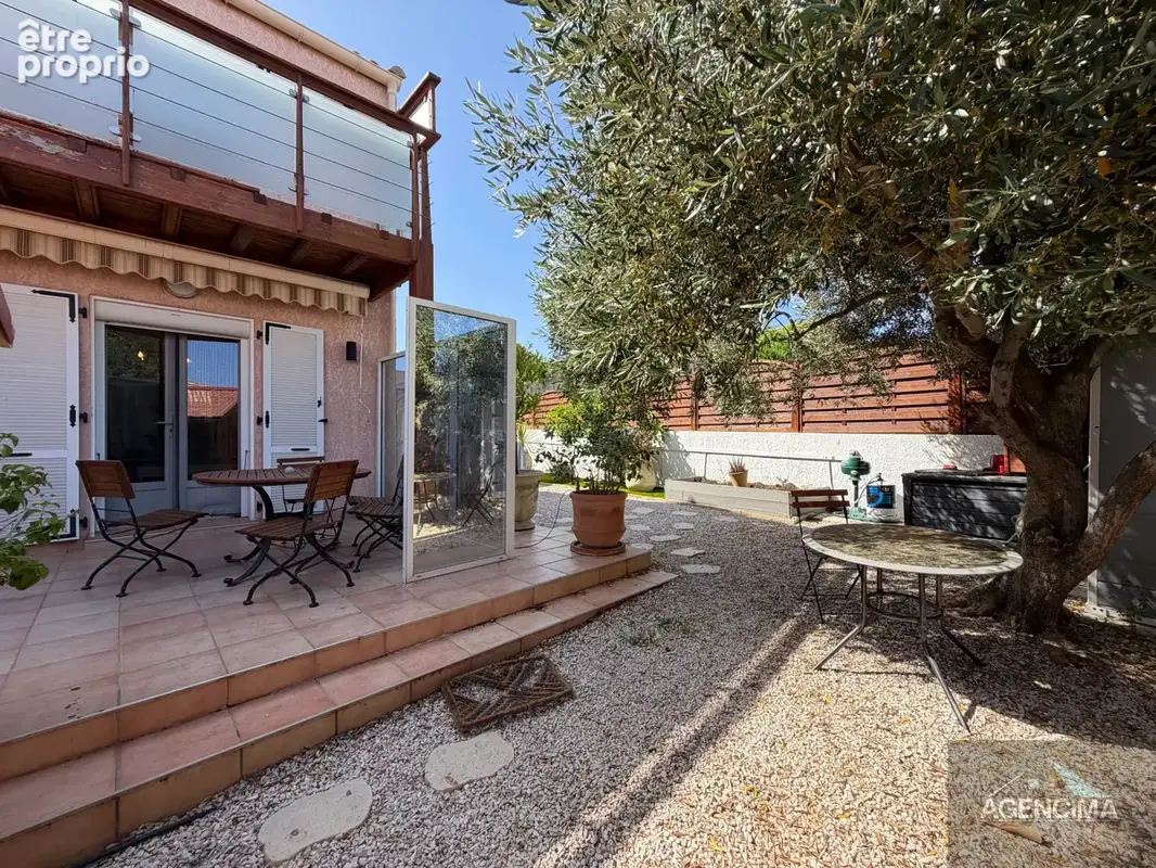 Une villa d'exception, idéalement située à deux pas du centre-ville et de l'étang de Thau. - photo 11