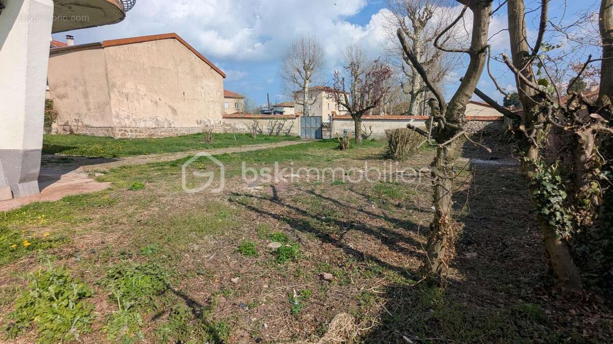 Maison sur sous sol avec dependance - photo 2