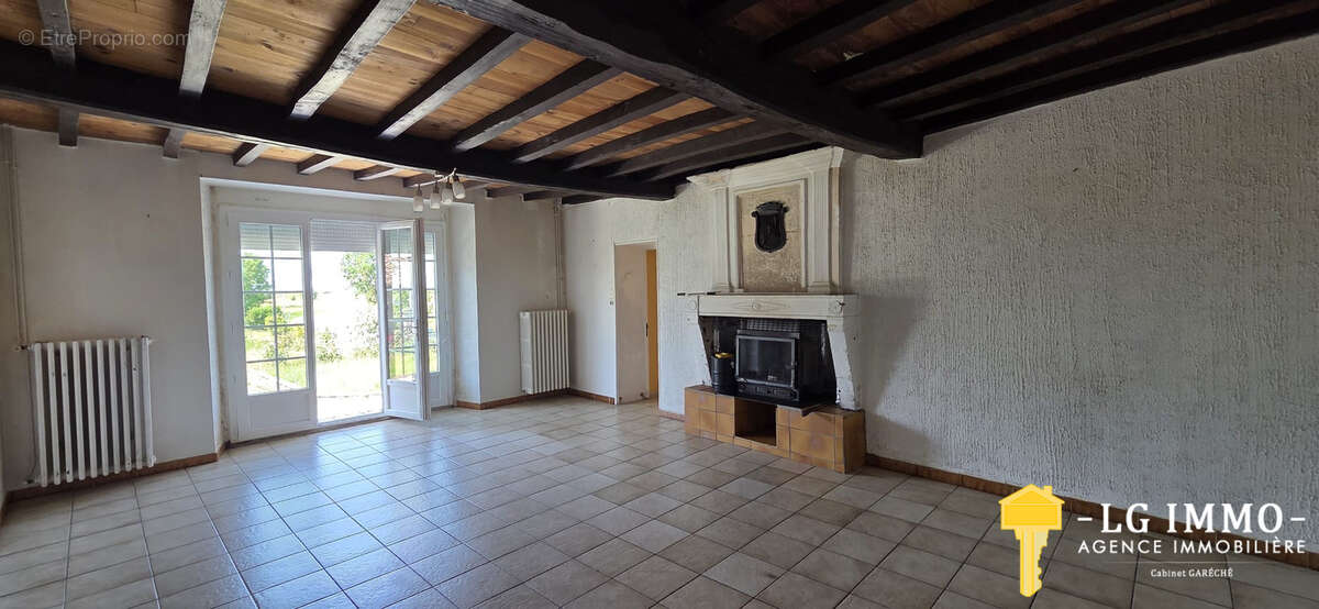 Maison à SAINT-ROMAIN-SUR-GIRONDE