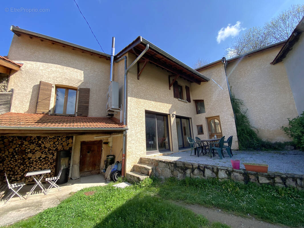 Maison à MONTROMANT