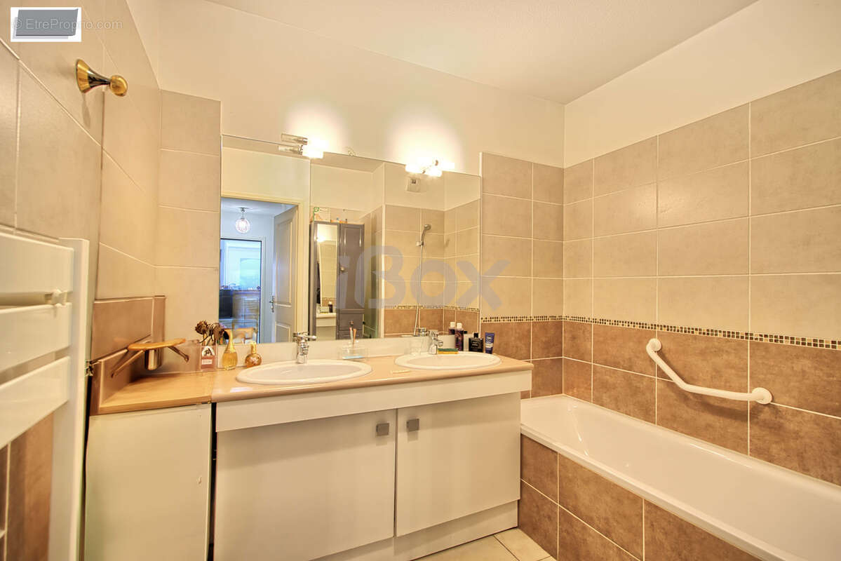Appartement à CUERS