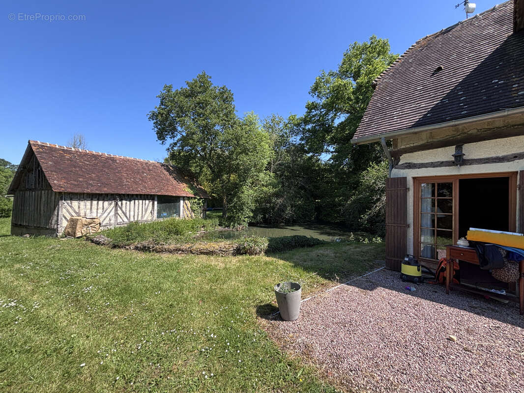 Propriété normande au grand calme - T6 de 141m2 - Piscine et nombreuses dépendances sur 6000m2 - photo 4