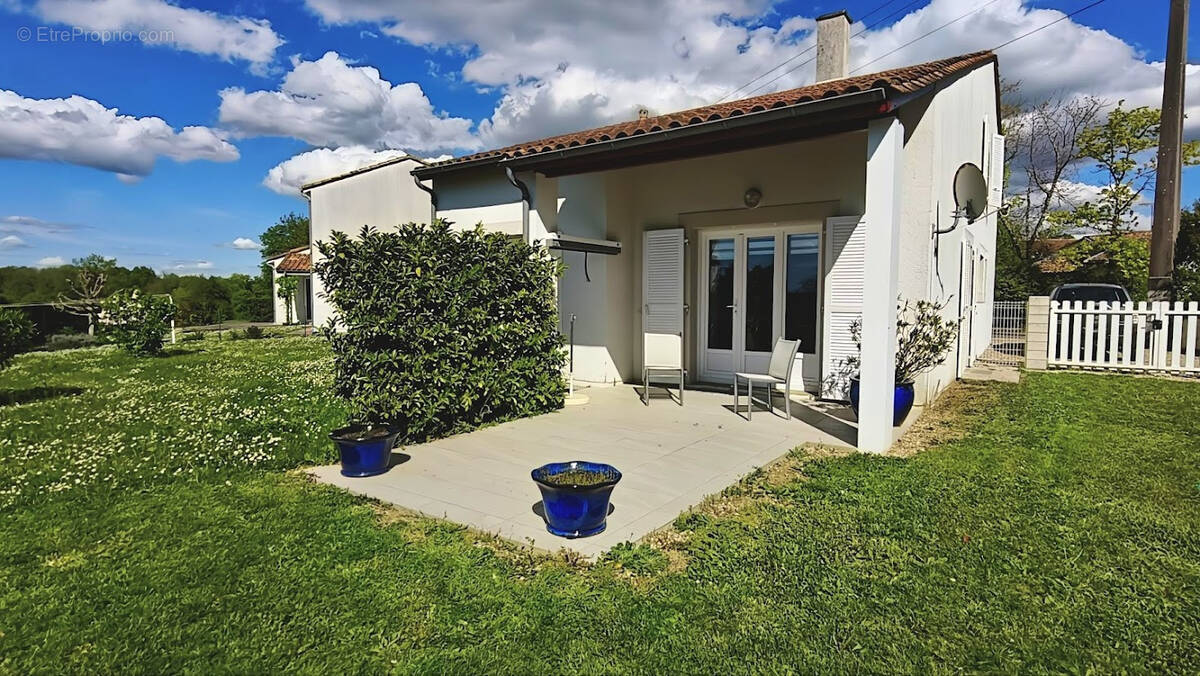 Maison à SAINT-SEURIN-DE-CURSAC