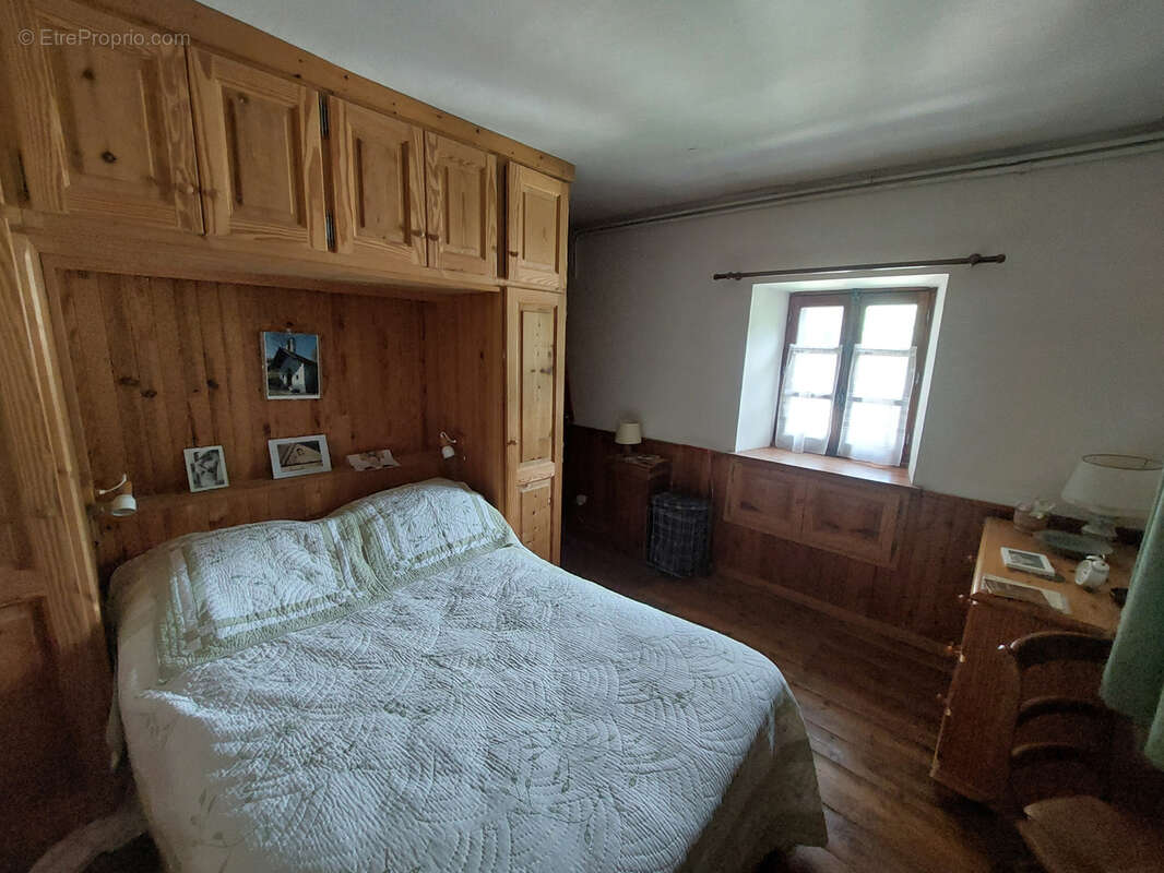 Maison à ENCHASTRAYES