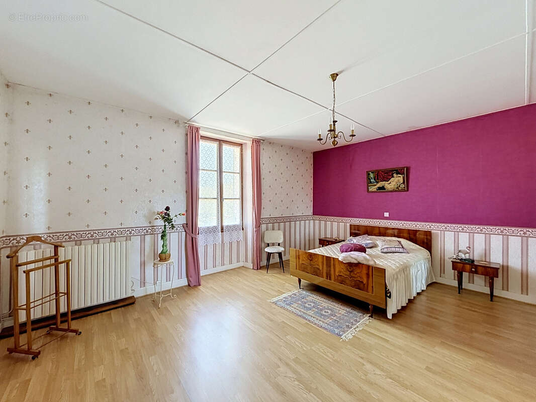 20KM NORD ANGOULEME Maison charentaise de caractère avec dépendances - photo 7