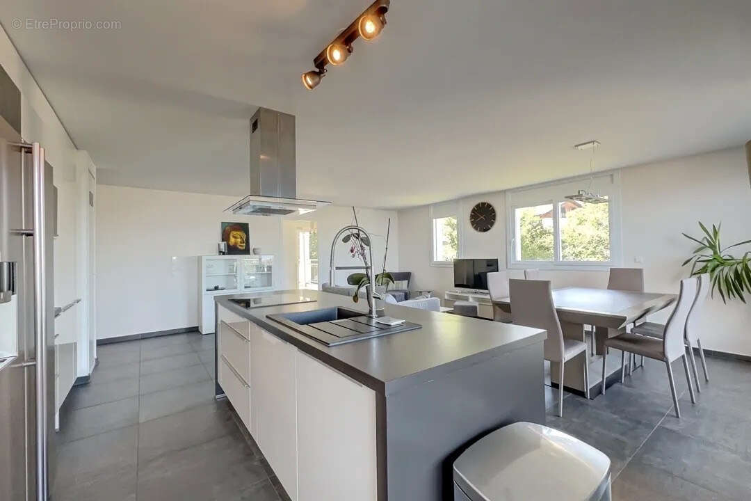 Appartement à EVIAN-LES-BAINS