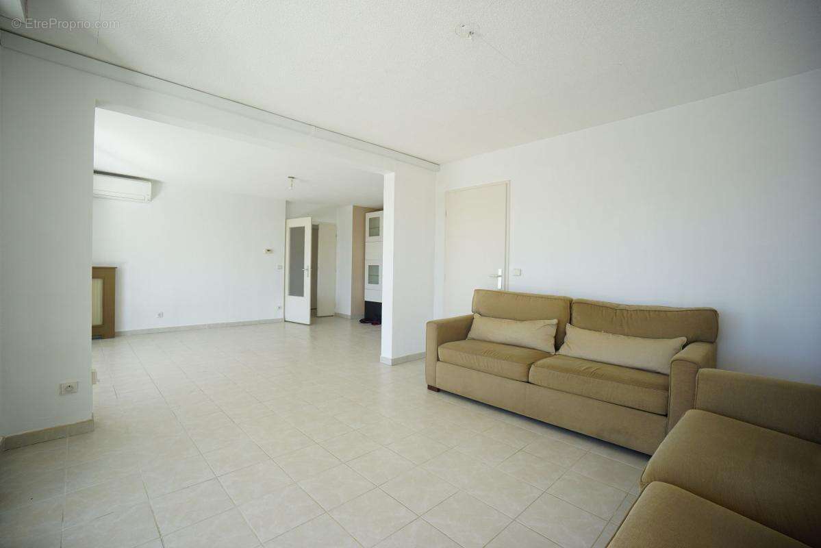 Ideal pour famille - beaux volumes - garage - 36m² de sejour - photo 4