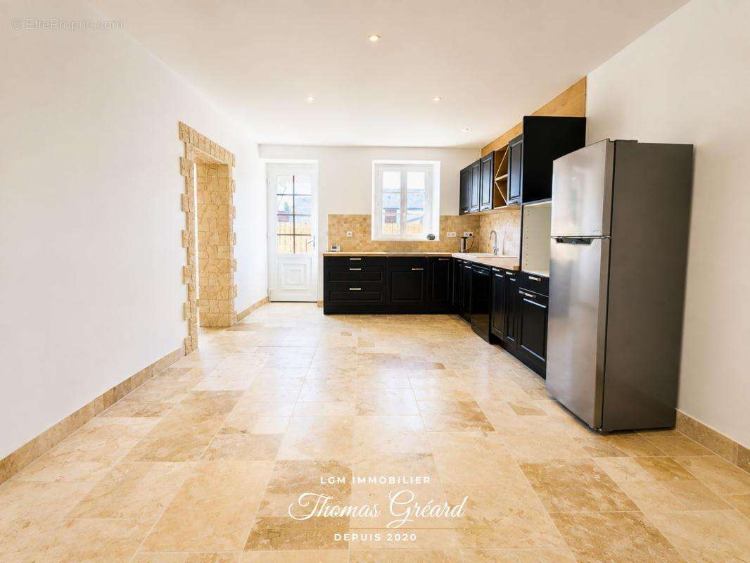 Maison entièrement rénovée de 85 m² avec 3 chambres, garage et jardin clos – Jallans, proche Châteaudun - photo 2