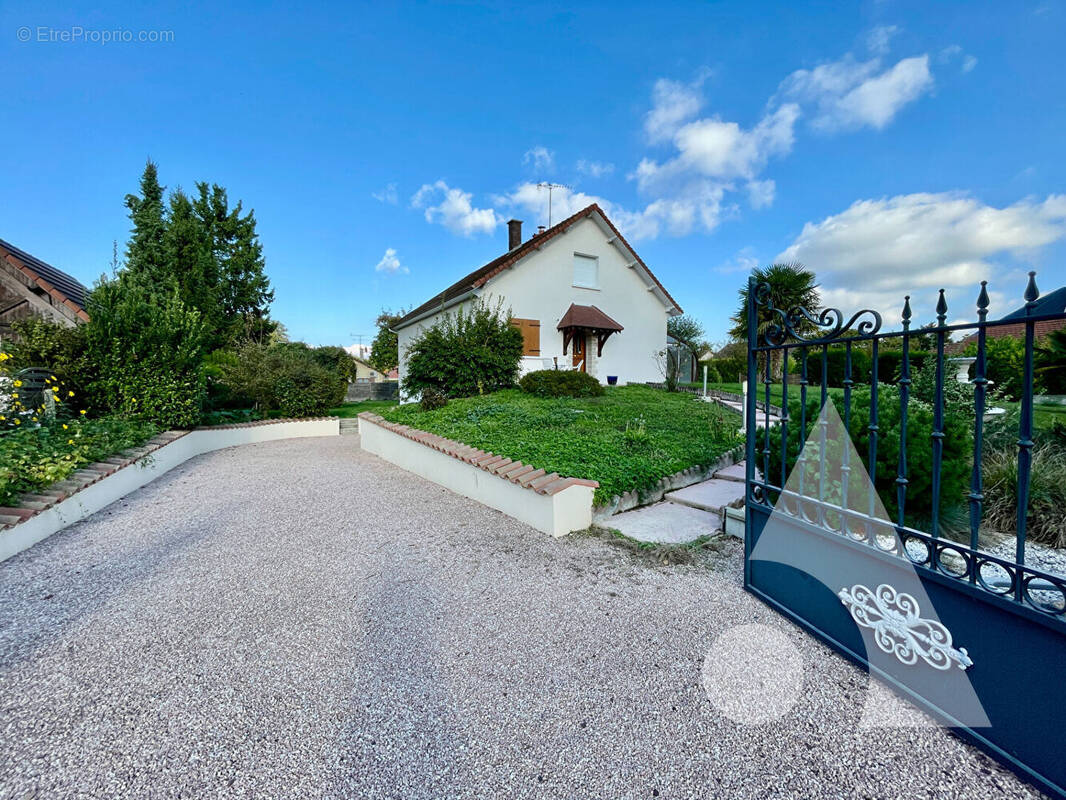 Maison à CHARMONT-SOUS-BARBUISE