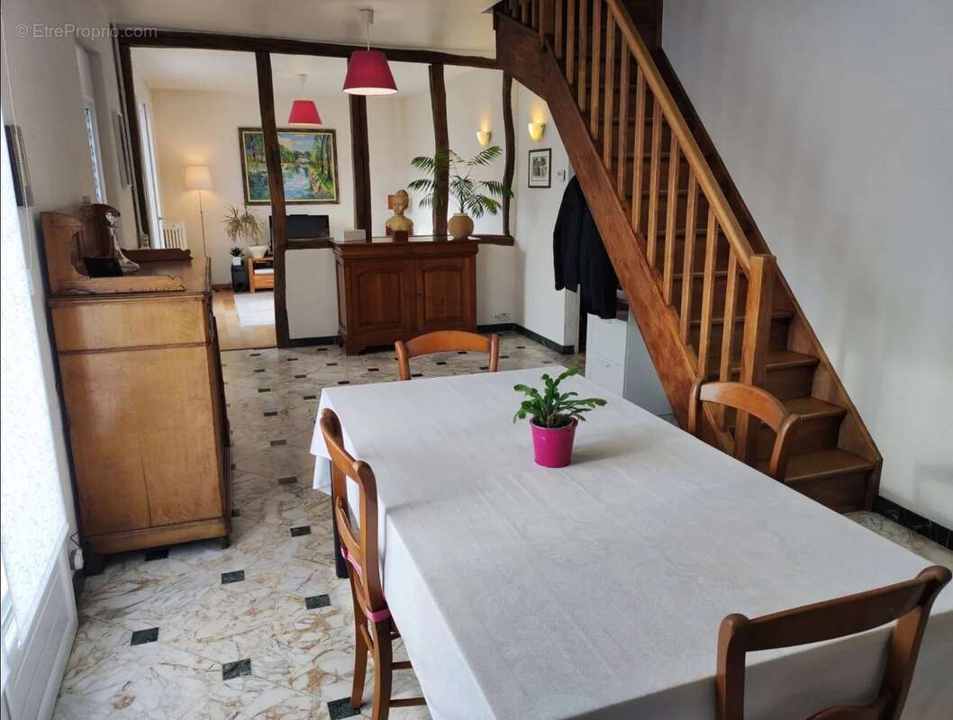 Maison à LES CLAYES-SOUS-BOIS