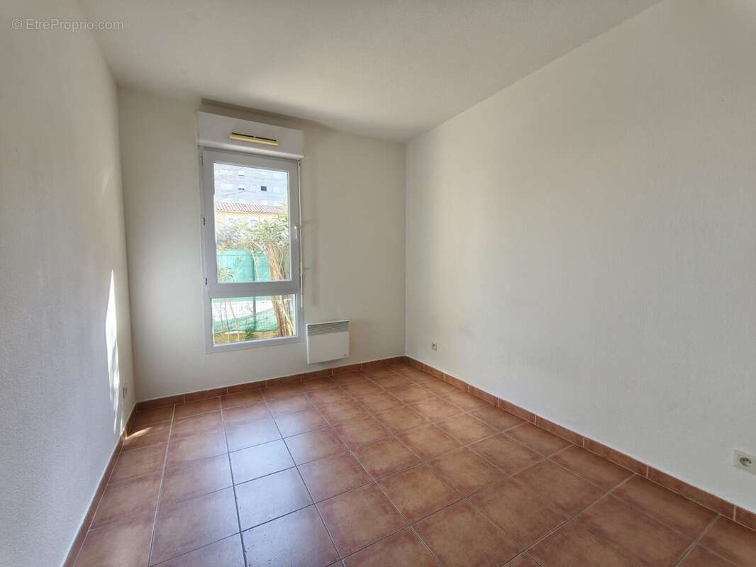CHAMBRE - Appartement à NIMES