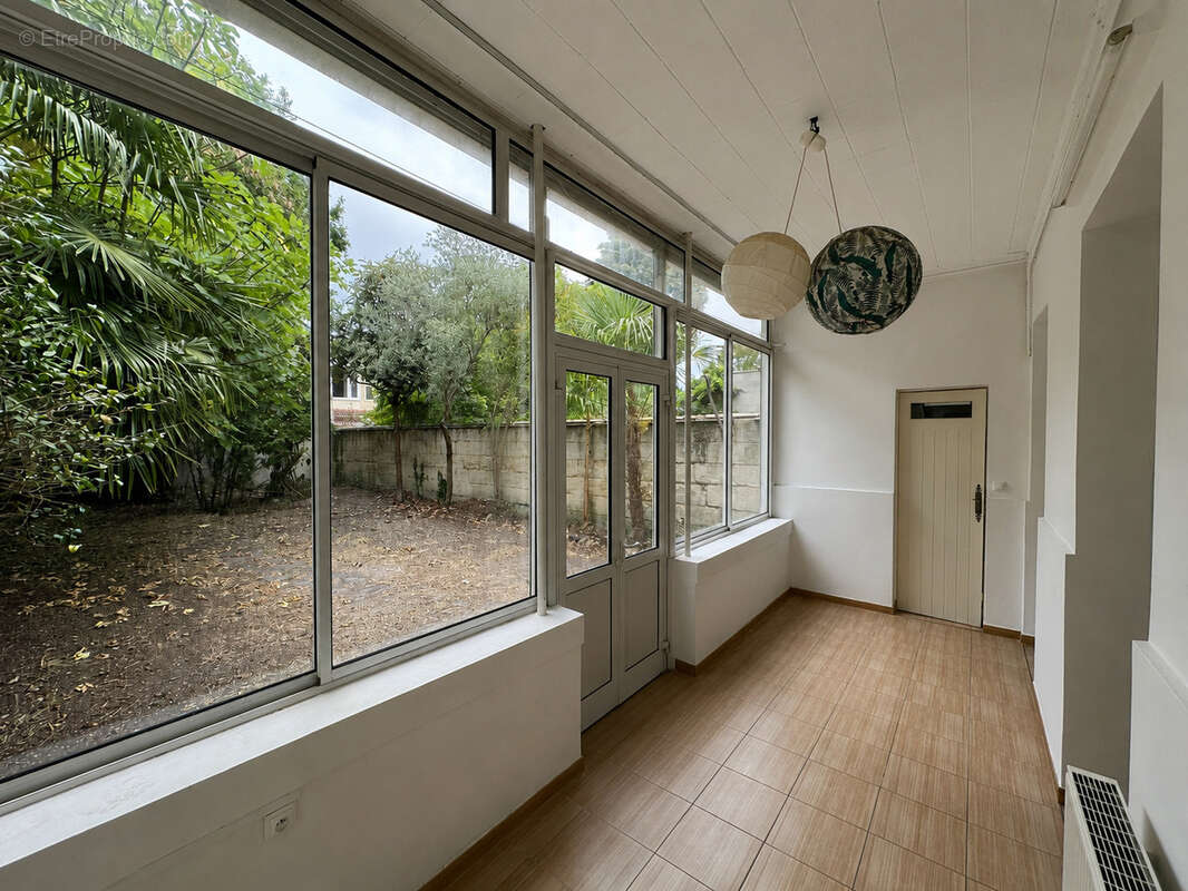 Charmante échoppe en pierre T5 avec jardin et cave - Quartier Saint-Genès - photo 6