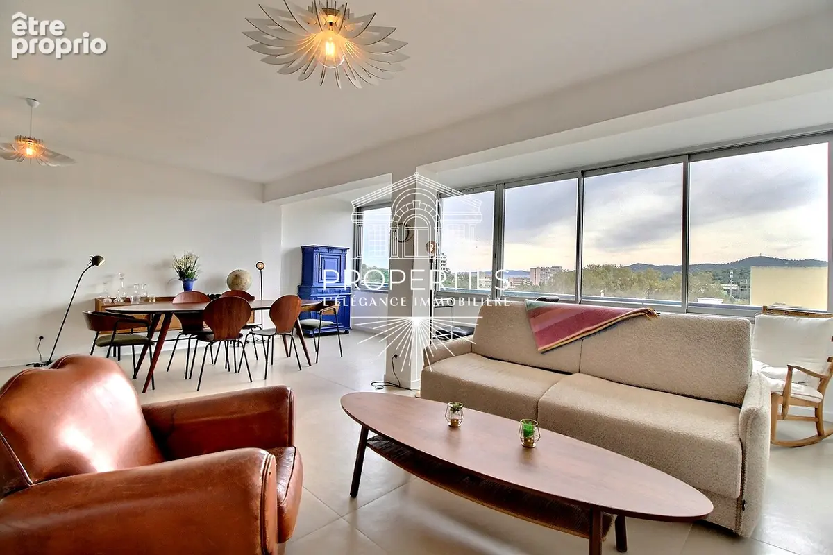 Le lavandou - hyper centre - t4 renove - 87m² - ascenseur - expo sud - photo 1
